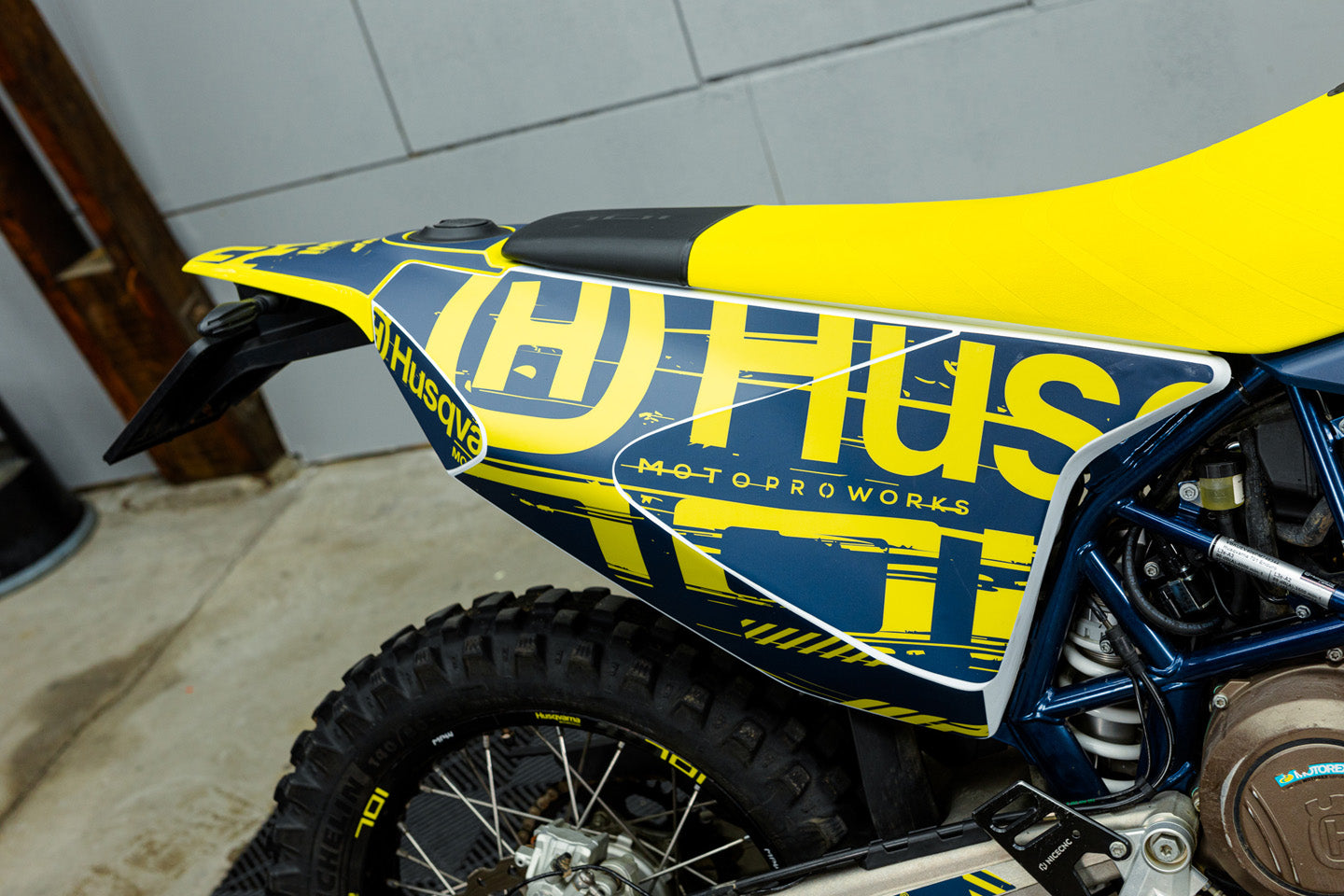 Husqvarna 701 Enduro GRAFIKK - "Disruptor" (Blå)