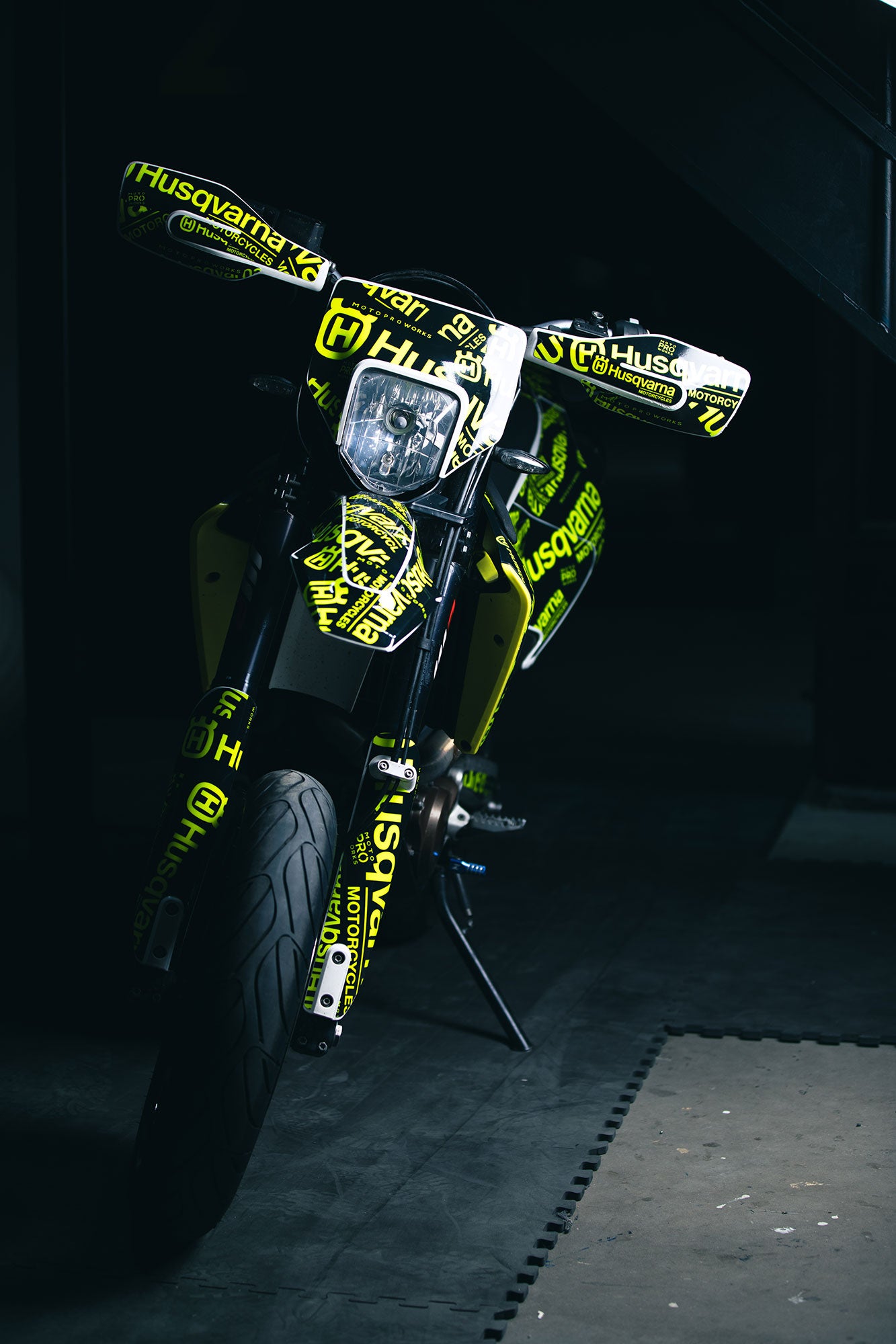 Husqvarna 701 Supermoto Fluo graphics