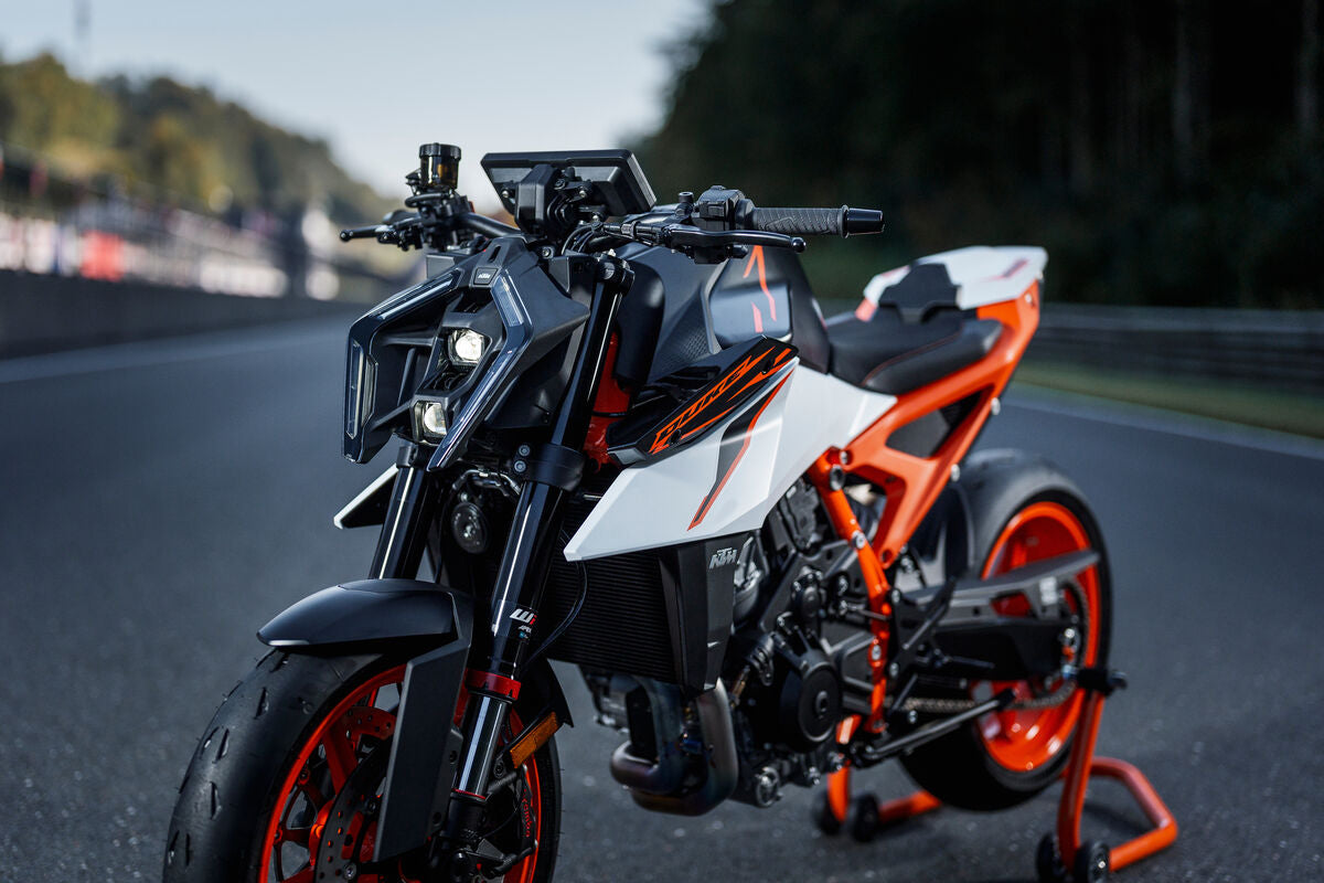 Meaner than ever. 2025 KTM 990 Duke R “The Punisher”