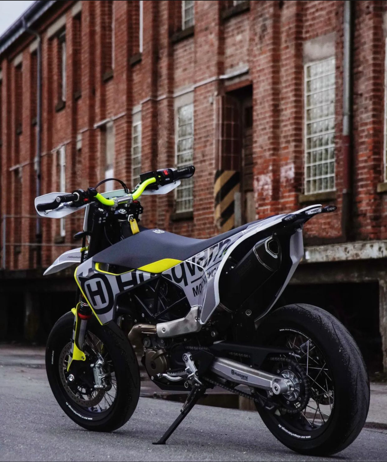 Husqvarna 701 Supermoto graphics