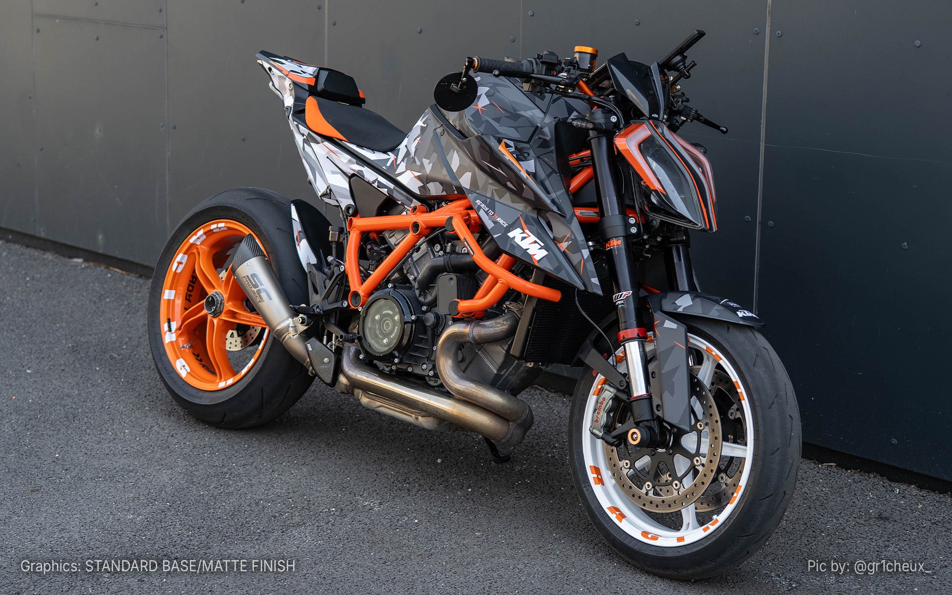 KTM 1290 Super Duke R GRAPHICS - "Flake" (Black/White)