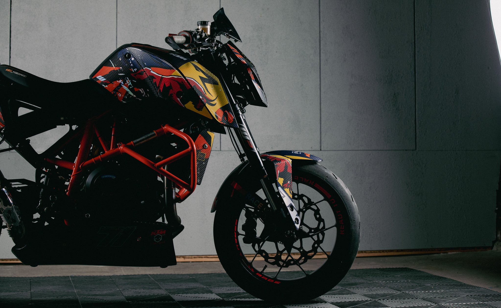 KTM 690 Duke GRAPHICS - "Striker" (Alpha)