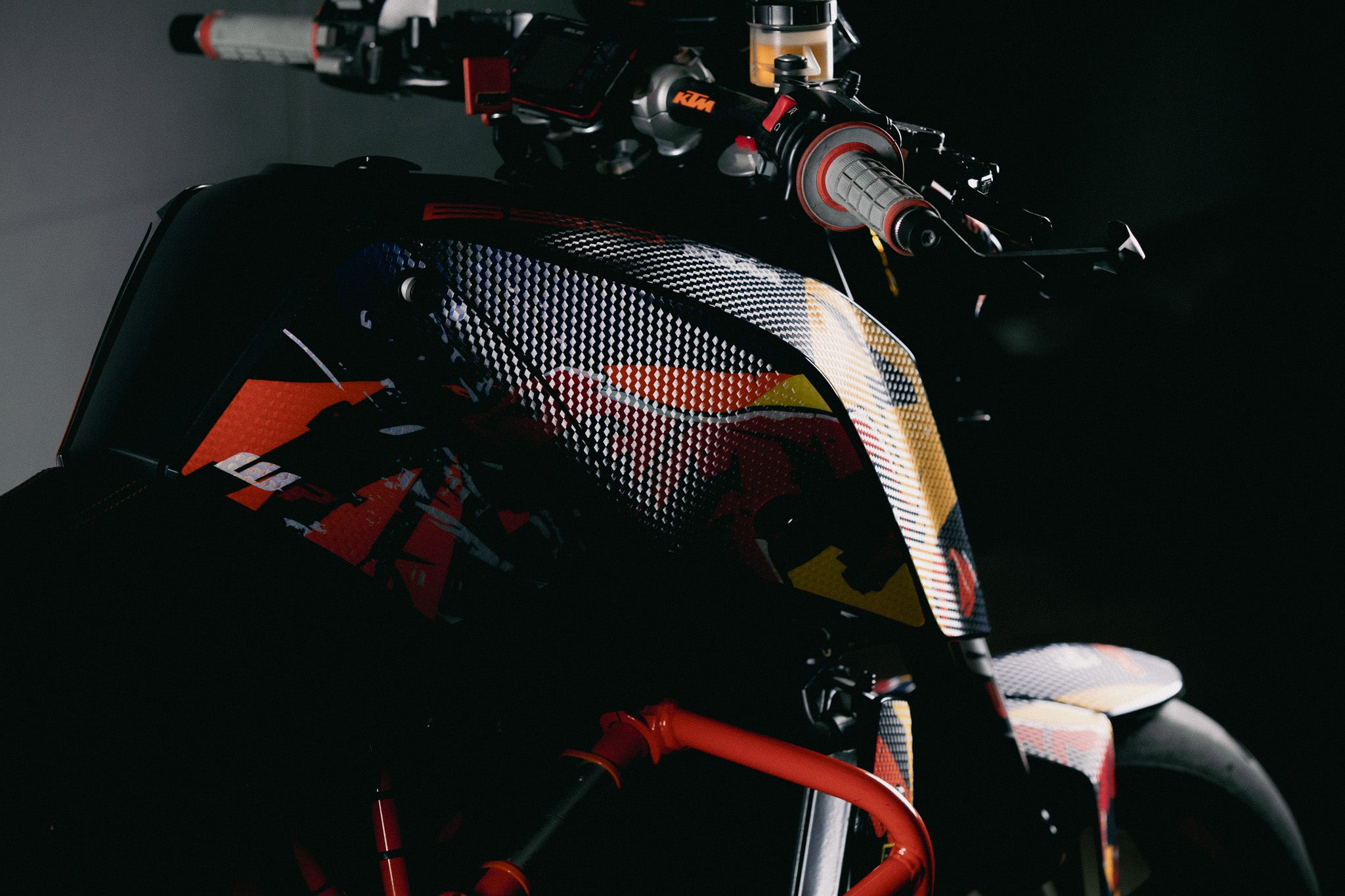 KTM 690 Duke GRAPHICS - "Striker" (Alpha)