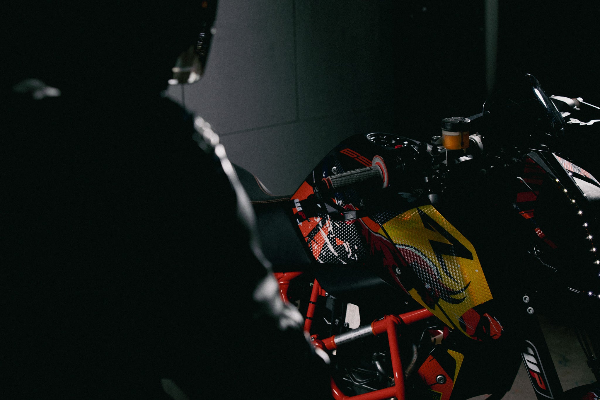 KTM 690 Duke GRAPHICS - "Striker" (Alpha)