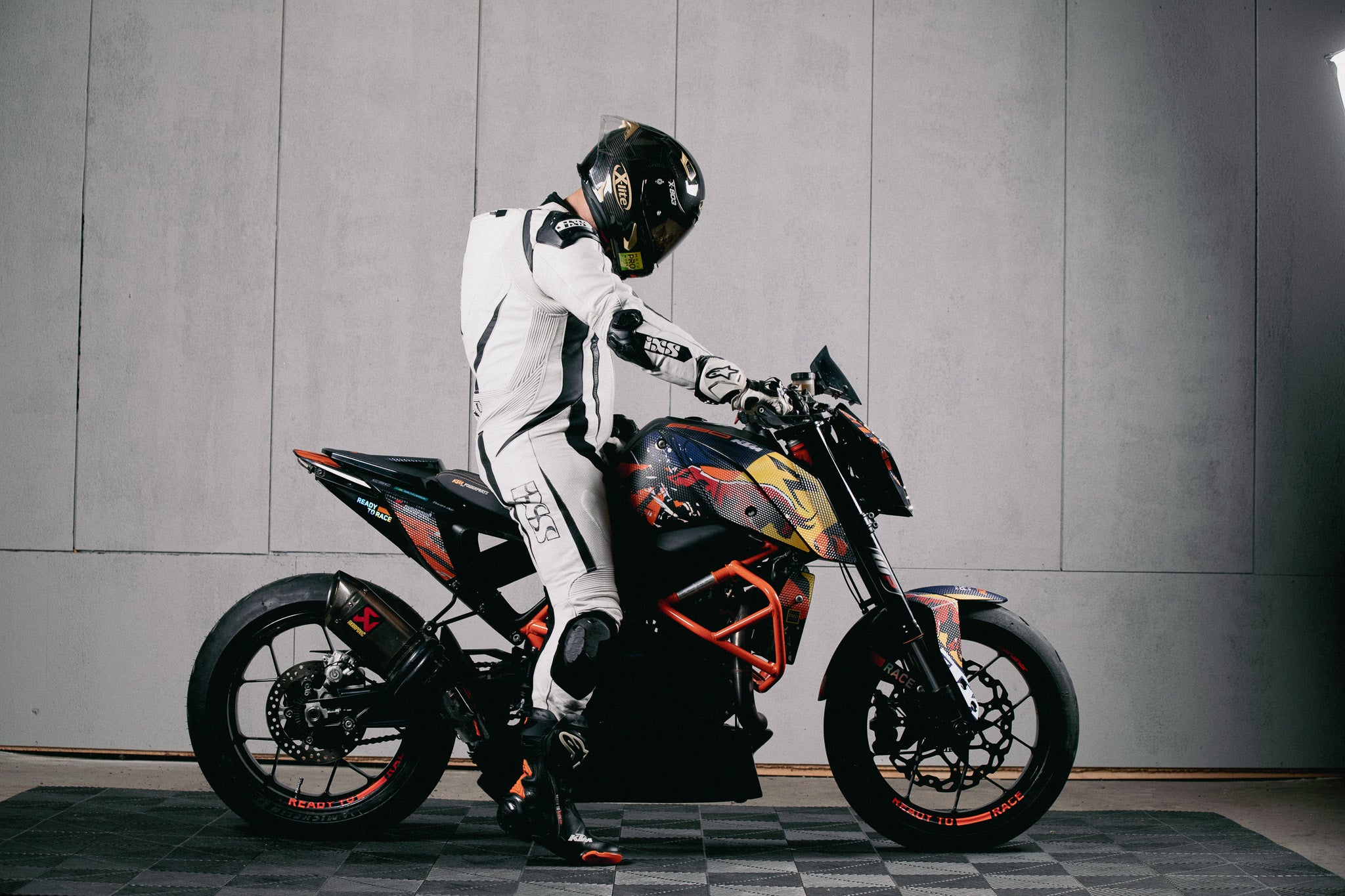 KTM 690 Duke GRAPHICS - "Striker" (Alpha)