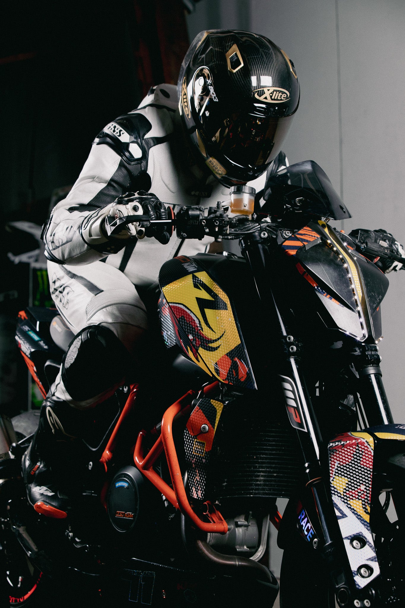 KTM 690 Duke GRAPHICS - "Striker" (Alpha)