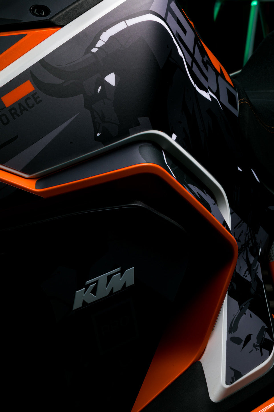 KTM 1290 Super Adventure GRAPHICS - “Striker” (Nova)