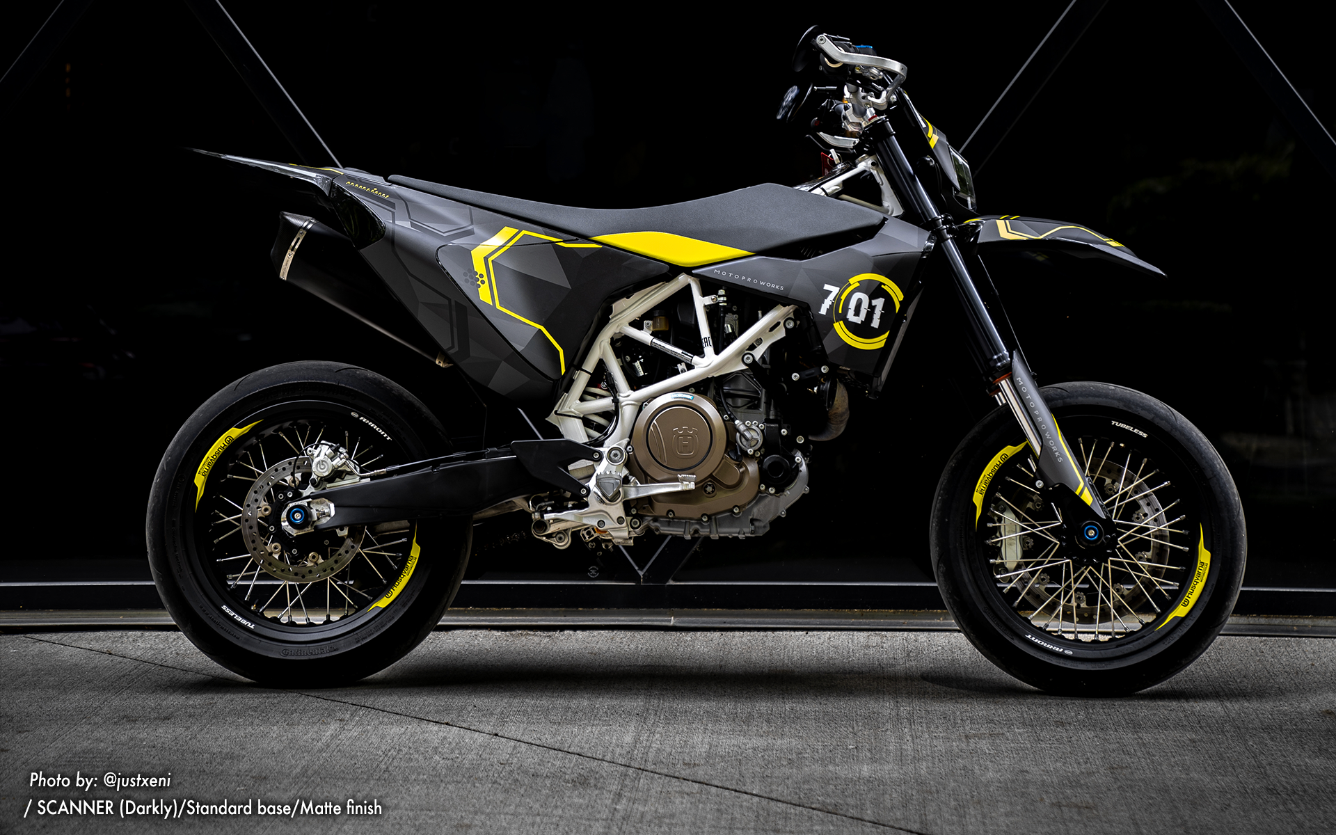 Husqvarna 701 Enduro Gráficos - "SCANNER" (oscuro)